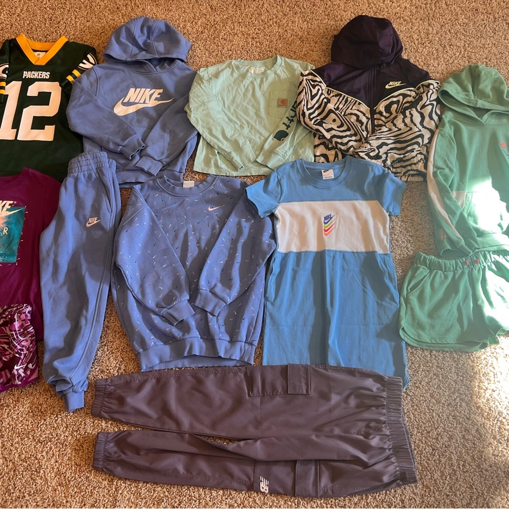 Huge lot of Girls Nike Sweatshirts and Hoodies - 7/8
